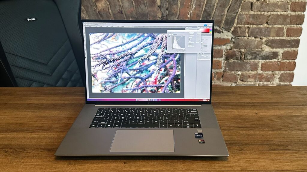 HP ZBook Studio 16 G11 Ultra 9 185H / RTX 2000 Ada / 32GB / 2TB
