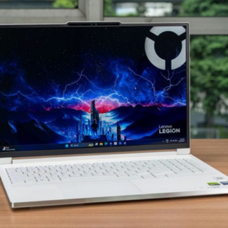 Lenovo Legion Pro 7i Gen 10 RTX 5090 / Ultra 9 275HX / 64GB / 1TB
