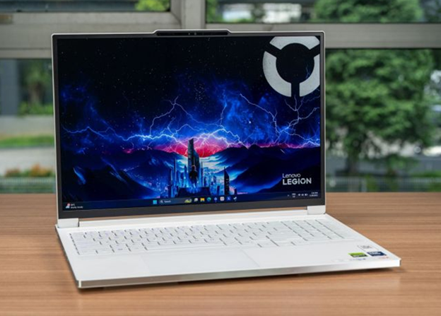 Lenovo Legion 7i Gen 10 Ultra 9 275HX / RTX 5070 Ti / 32GB / 1TB