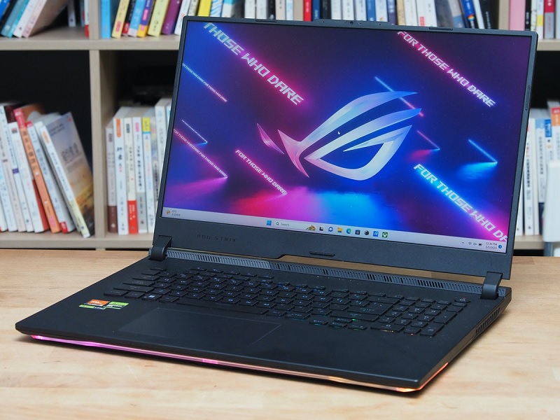 Asus ROG Strix Scar 17 2023 Ryzen 9 7945HX / RTX 4090 / 64GB / 2TB