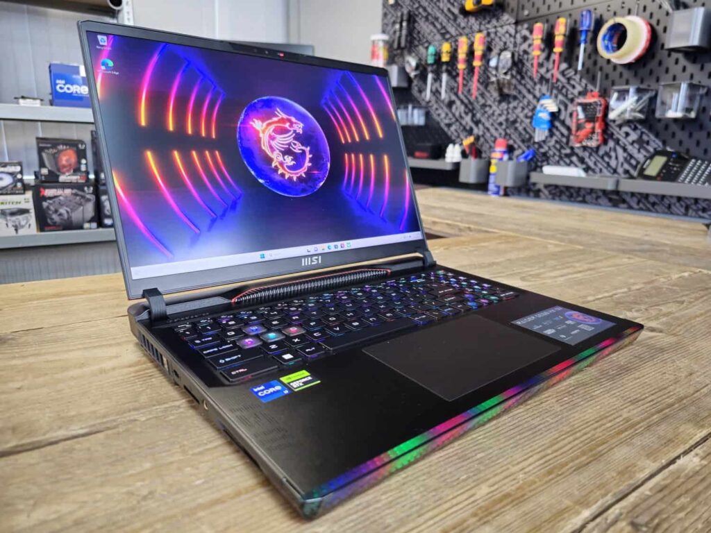 MSI Raider 18 HX AI RTX 5080 / Ultra 9 275HX / 32GB / 4TB
