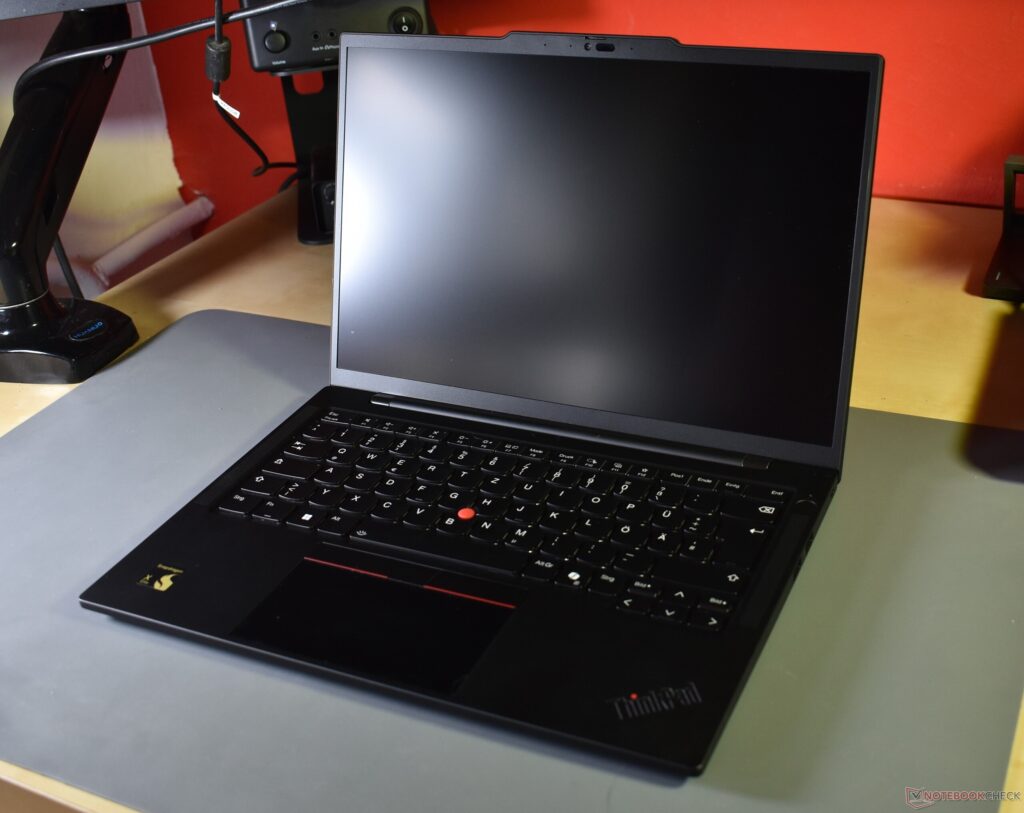 Lenovo ThinkPad T14s Gen 6 Snapdragon X Elite / 32GB / 1TB